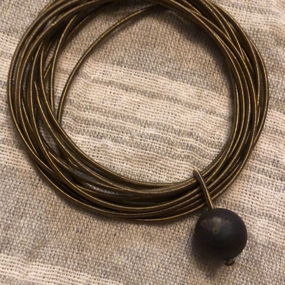 Piano wire bracelet with bead - Picture 3 of 3